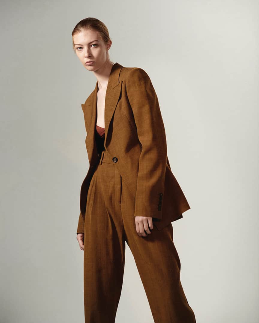 サルヴァトーレ・フェラガモのインスタグラム：「Lessons in modern power dressing, with an immaculately tailored amber suit from #FerragamoAW20 on the pages of @vogueitalia」