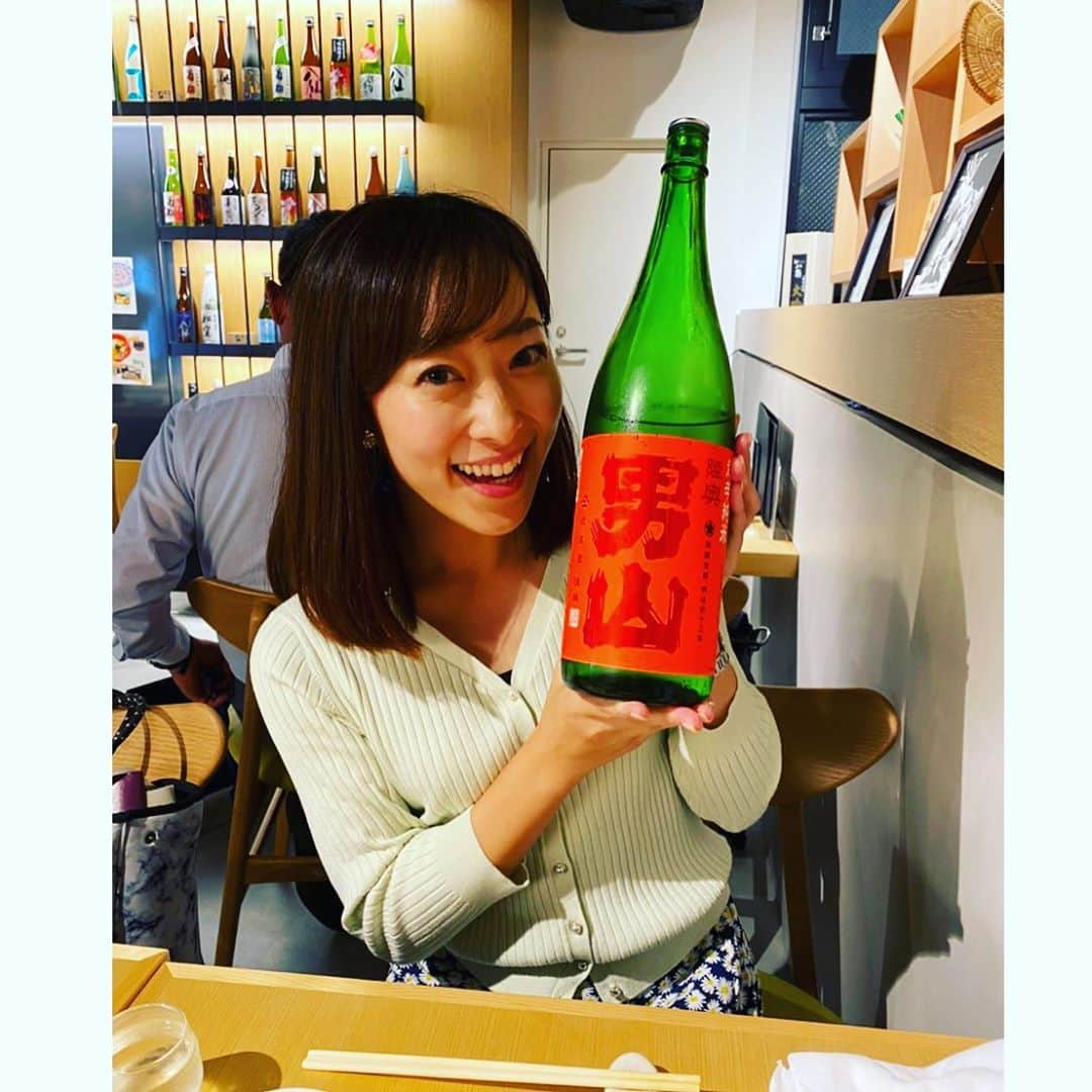 落合由佳のインスタグラム：「. 先日は、日本酒の日にオンラインイベント、ありがとうございました😆🍶💓 新スポットに行ってきました✨ 関東に戻ってきたはずなのに、店内は、ここは青森？と思うほど南部文化に溢れてましたよ☺️ 日比谷okuroji、他にも気になるお店ばかりー！！🌟 . #日本酒 #日本酒女子  #東京 #新橋グルメ #日比谷okuroji  #八戸都市圏交流プラザ  #8base #エイトベース #八戸市 #三戸町 #五戸町 #田子町 #南部町 #階上町 #新郷村 #おいらせ町 #あおもりの地酒アンバサダー #第一号 #落合由佳」