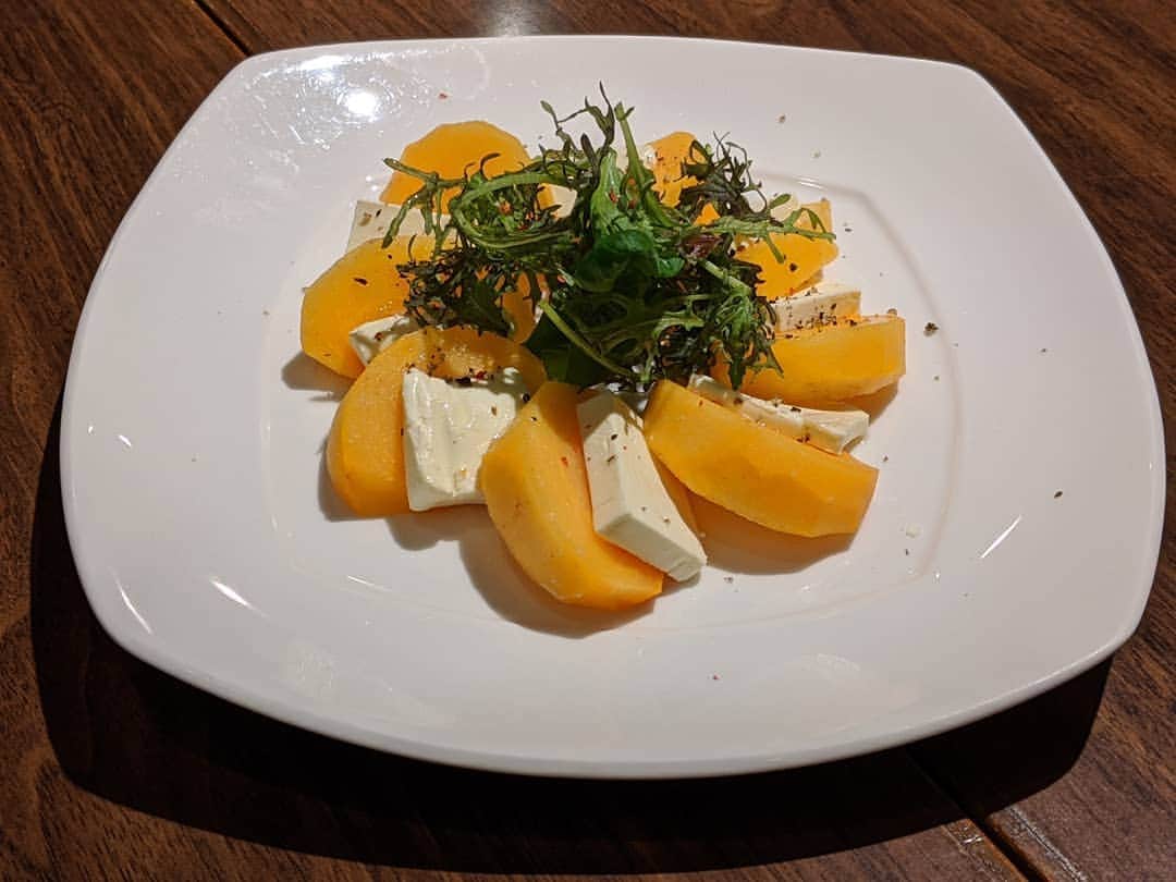 のインスタグラム：「柿のカプレーゼ美味しかった(^^) #牡蠣#柿」