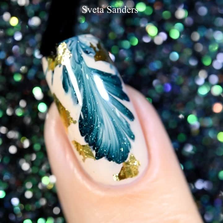 Sveta Sandersのインスタグラム：「#PicturePolish Beige + Escapades by @picturepolish ❤️  Who guessed how I did it?😁 Кто из вас уже знал заранее как делается такой рисунок?😁」