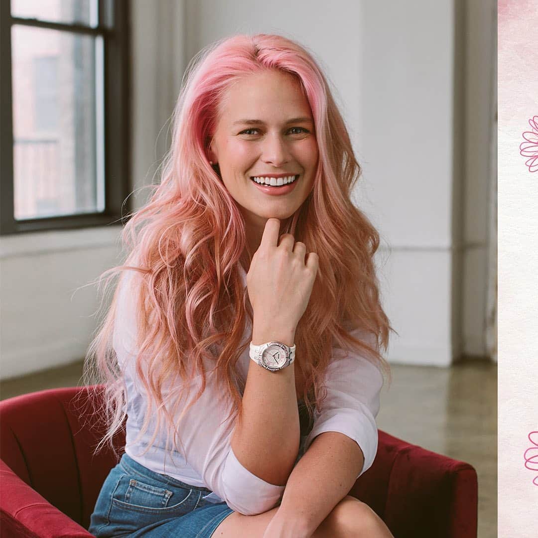 ゲスのインスタグラム：「✨ CONTEST ✨ You've heard @betsynilan’s story, now we want to hear yours! To continue spreading awareness about the importance of breast health, we want to spotlight real people & real stories. Follow the steps below for a chance to be featured on the GUESS IG Story, plus win the limited edition Get In Touch Watch & Eyewear. ⁣To enter:⁣⁣⁣⁣ ⁣ 🌸 Comment on this post: Tell us who you wear the Get In Touch Watch & Eyewear in honor of and why⁣ 🌸⁣ Must be following @guess & @getintouchfoundation⁣⁣ 🌸 Like this photo⁣⁣⁣⁣ 🌸 Tag 3 friends to help us spread awareness!⁣⁣ ⁣⁣⁣⁣ **Bonus entry: screenshot & fill out the template on slide 2 (available in our Get In Touch highlight) and repost to your story⁣!⁣⁣⁣⁣ ⁣⁣⁣⁣⁣ 5 winners will be chosen. Contest ends 10/15 @ 11:59 PST. Official rules: geni.us/GITcontest⁣⁣⁣⁣⁣ ⁣⁣⁣⁣⁣ Good luck & thank you for helping us and @getintouchfoundation continue to spread #BreastCancerAwareness」