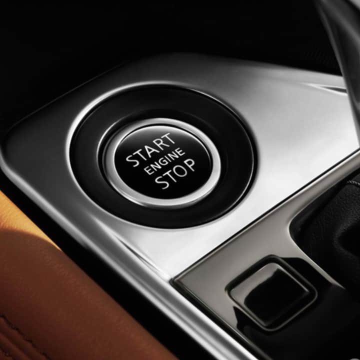 のインスタグラム：「Some buttons were made to be pushed. #NissanSentra」
