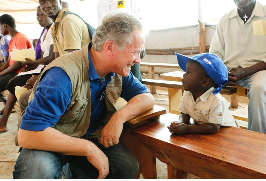 イヴァンカ・トランプのインスタグラム：「Congratulations to @WorldFoodProgramme and my dear friend David Beasley on being awarded the Nobel Peace Prize!   The U.S. is the WFP’s largest donor and the American taxpayer should be proud of their role in alleviating extreme poverty + lifting the world’s most vulnerable.  @POTUS appointed David, former Governor of South Carolina, to helm the WFP in 2017 and approved increased funding to combat famine in the developing world.   America First does not mean America alone! 🇺🇸🇺🇸🇺🇸」