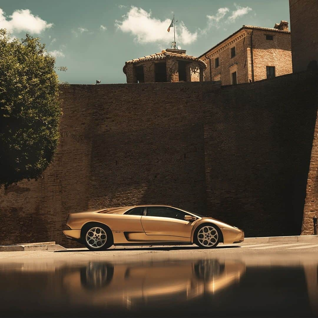 ランボルギーニさんのインスタグラム写真 - (ランボルギーニInstagram)「The spirit of Italy with a touch of gold; Marche is where you will find the most typical Italian scenery.   Explored with @wolfango.it, the shapes of our Lamborghini Diablo 6.0 SE perfectly blend with the sea, the soft rolling hills and the renaissance architecture of this region. The Oro Elios coloured Diablo 6.0 SE makes it look as though these pictures were paintings where our classic model interacts with the landscape as equals.   #Lamborghini #Diablo #WithItalyForItaly #Marche」10月10日 1時01分 - lamborghini