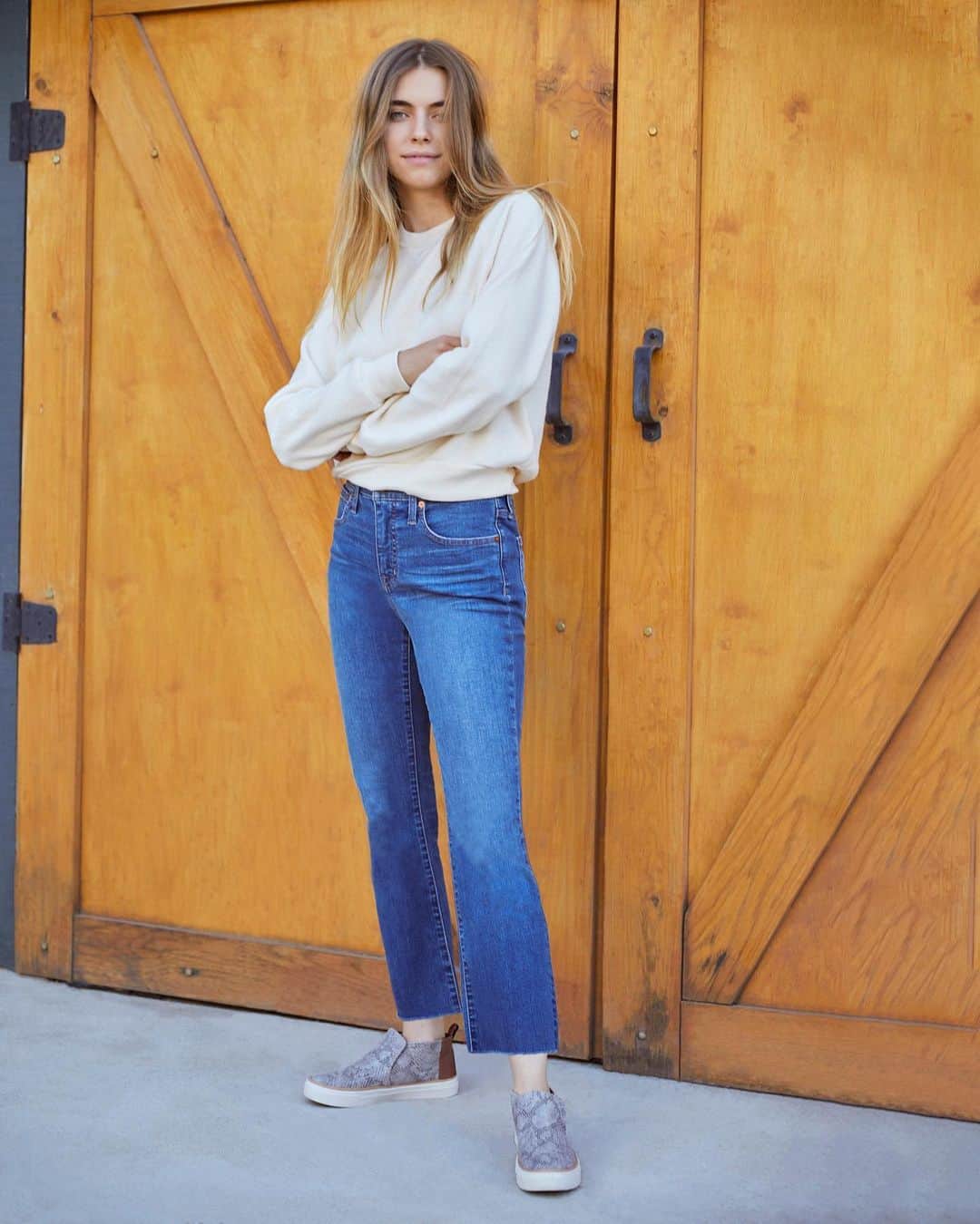 トムズシューズのインスタグラム：「Shedding last season’s looks like…⁠⠀  📷: the Paxton: part sneaker, part slip-on, and entirely impactful. ⁠⠀」
