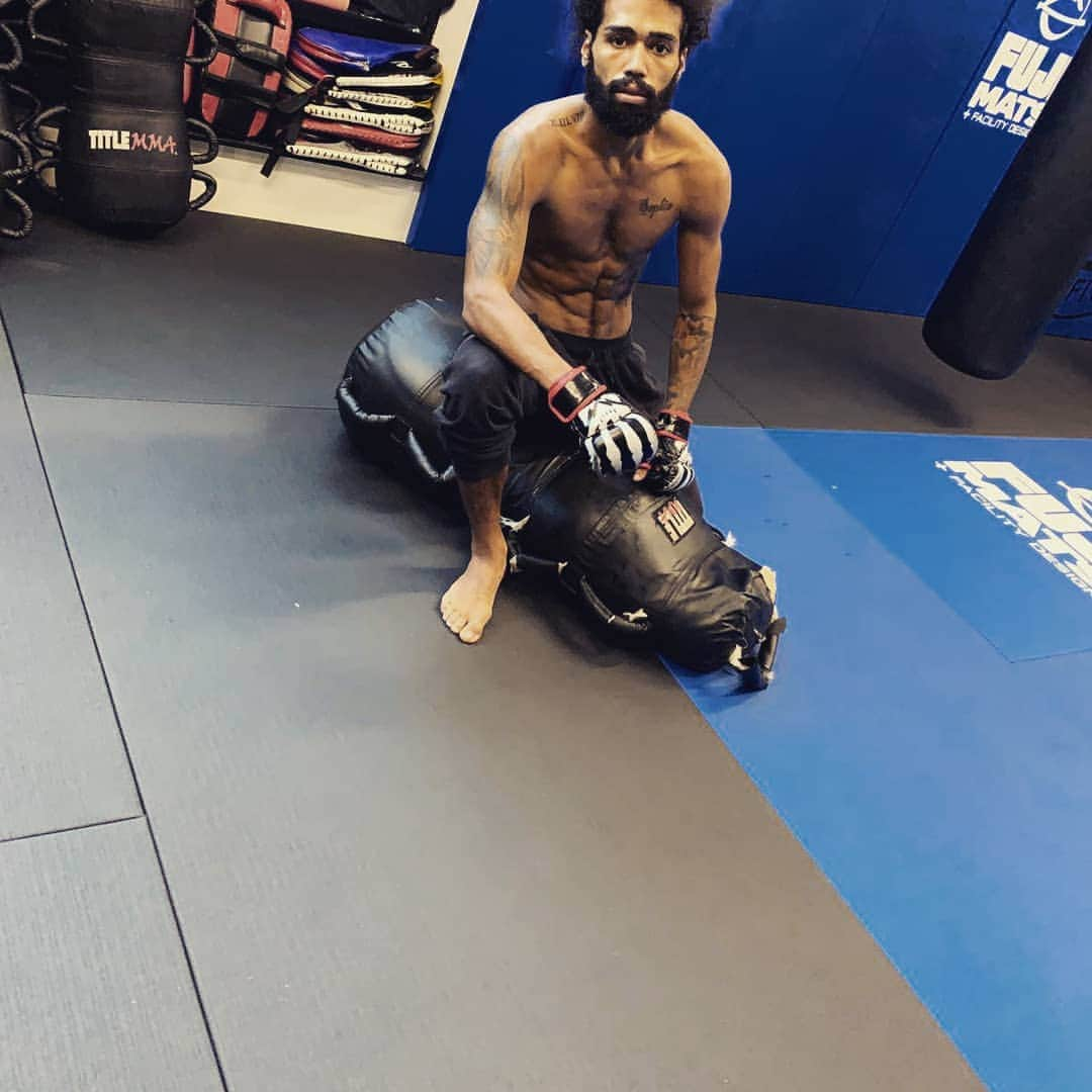 ジョンス のインスタグラム：「Nobody cares work harder💯 . . .#fightcamp#bellator250#workhard#hardwork#oneshot#mma#kickboxing#wrestling#jiujitsu#warready#share#explore#explorepage#postoftheday」