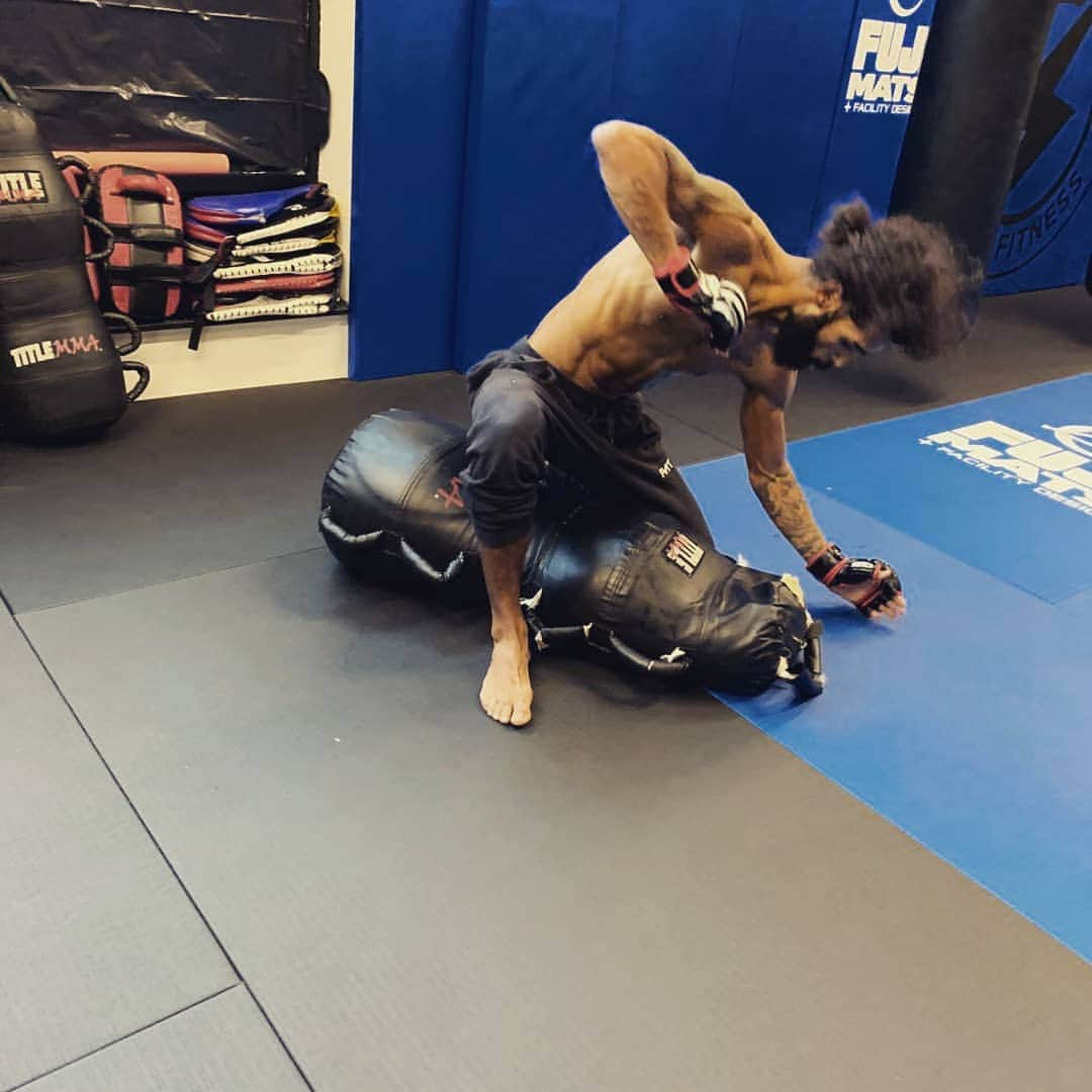 ジョンス さんのインスタグラム写真 - (ジョンス Instagram)「Nobody cares work harder💯 . . .#fightcamp#bellator250#workhard#hardwork#oneshot#mma#kickboxing#wrestling#jiujitsu#warready#share#explore#explorepage#postoftheday」10月10日 1時13分 - iamoneshot