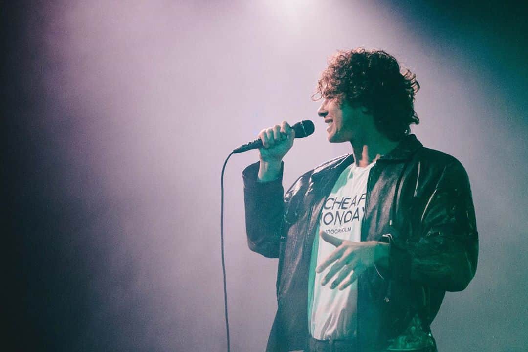 Don Brocoのインスタグラム：「And 𝙬𝙝𝙖𝙩’𝙨 the deal with airline food huh???  #ComedyStore #ImHereAllWeek」