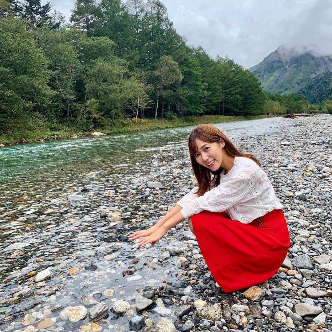 小野澤玲奈のインスタグラム：「ヤッホーって 最近言わないよね  でも気持ちいいからみんな言ってみてほしい☺️  #ヤッホー  #やまびこ  #上高地 #長野 #20年ぶりのヤッホー」