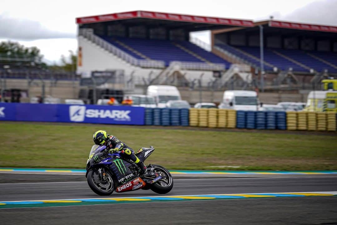 YamahaMotoGPさんのインスタグラム写真 - (YamahaMotoGPInstagram)「💬 @valeyellow46, #FrenchGP Combined FP1 + FP2 Result - P12:  "I like the track, but today was a very tricky day. This morning was better because it was wet, so you could use wet tyres. But this afternoon with mixed conditions you had to use the slicks. You have to push, but at the same time it‘s really cold, and the track had some wet patches. But my feeling is not so bad. In the two practices I was quite fast. I had a good pace and a good feeling with the bike. Unfortunately, in the last lap I took the yellow flag, if not I would have been in P5."  #MonsterYamaha  #MotoGP」10月10日 1時32分 - yamahamotogp