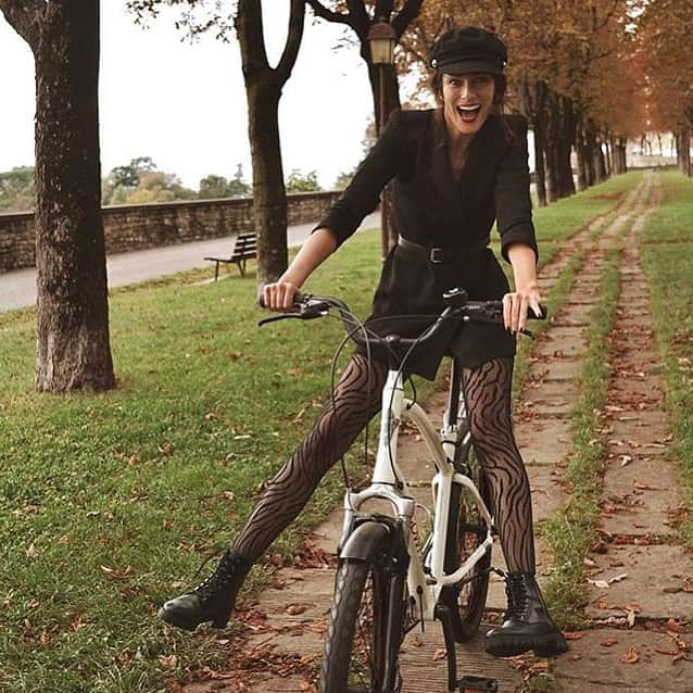 CALZEDONIAさんのインスタグラム写真 - (CALZEDONIAInstagram)「🍃Spotted in our Eco Collection: @paolaturani having fun in our zebra Eco Tights [MODC1681] #calzedonia #italianLegwear #Tights」10月10日 1時42分 - calzedonia