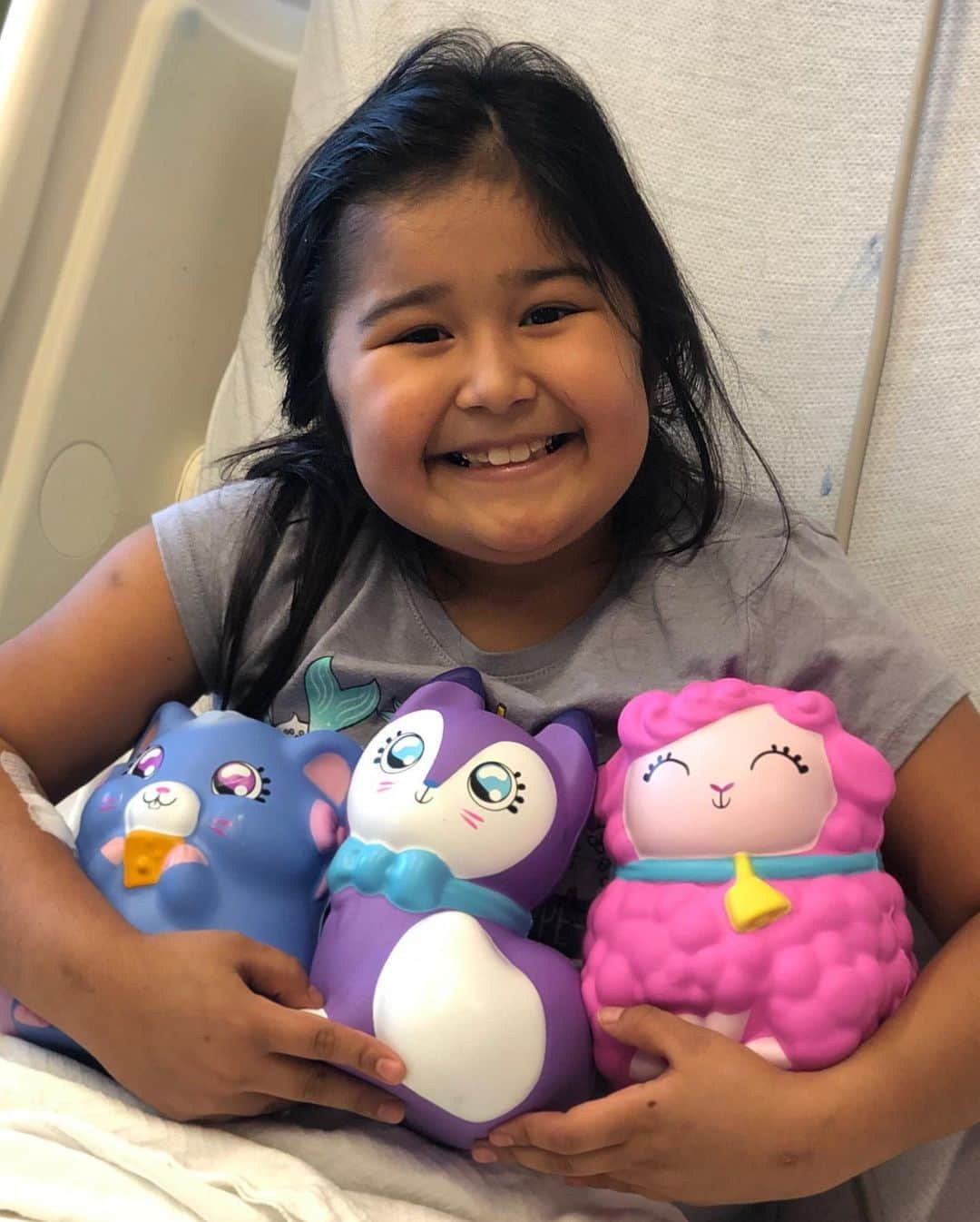 ライアン・シークレストさんのインスタグラム写真 - (ライアン・シークレストInstagram)「It’s been an unpredictable year for so many young patients in the hospital. Thank you @JAKKStoys for surprising them with their favorite toys and keeping this annual tradition going! #SeacrestStudios #JAKKSCARES」10月10日 1時42分 - ryanseacrest