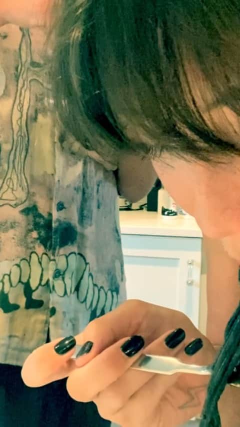 デイジー・ロウのインスタグラム：「HAPPY FRIDAY! We are back in the kitchen!! Today’s dish is a new favourite of mine, Squid Ink Spaghetti! thanks to the pasta king @jsburke Again... Massive apologies for my shocking camera work. The gimble plus white wine isn’t such a winning combination. All you need to join in is spaghetti, squid ink or cuttlefish ink, a red chilli, some tomatoes, garlic, bottarga & olive oil! Let us know what you think & share & if you have any ideas for our next cookalong 🖤」