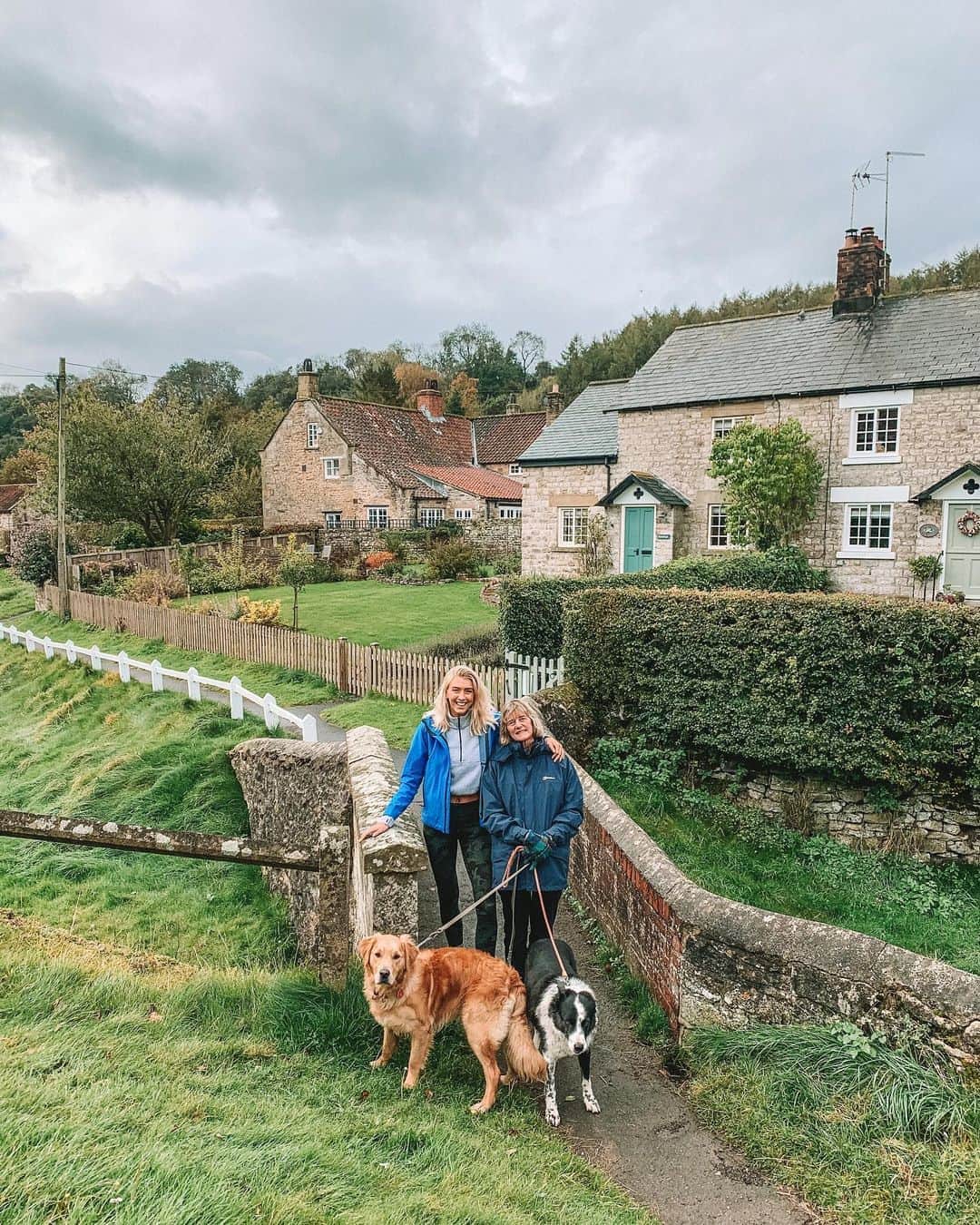 Zanna Van Dijkさんのインスタグラム写真 - (Zanna Van DijkInstagram)「📍North York Moors, England 🏴󠁧󠁢󠁥󠁮󠁧󠁿 Nothing quite compares to my home county - swipe right to see how gorgeous it is 🥰 Today my parents and I went for a walk around some of our favourite spots in North Yorkshire: Hutton-Le-Hole, Rosedale and of course the moors! Have you explored Yorkshire yet? It’s an absolute gem 💎 I’m working on a travel guide for this area so stay tuned ❤️ #northyorkshire #familytime #getoutdoors #hikingblogger #freshair #outdoorslife #greatoutdoors #rosedale #huttonlehole #yorkshirelass」10月10日 1時43分 - zannavandijk