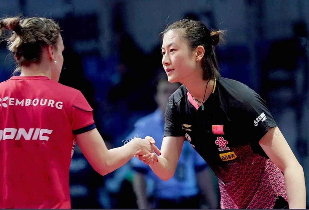 DE NUTTE Sarahさんのインスタグラム写真 - (DE NUTTE SarahInstagram)「Scrolling through my gallery and finding this picture of a nice moment after I played against World Number 1, Olympic and World Champion Ding Ning 🇨🇳 in the World Championships in Budapest 2019 📸」10月10日 1時54分 - sarahdenutte
