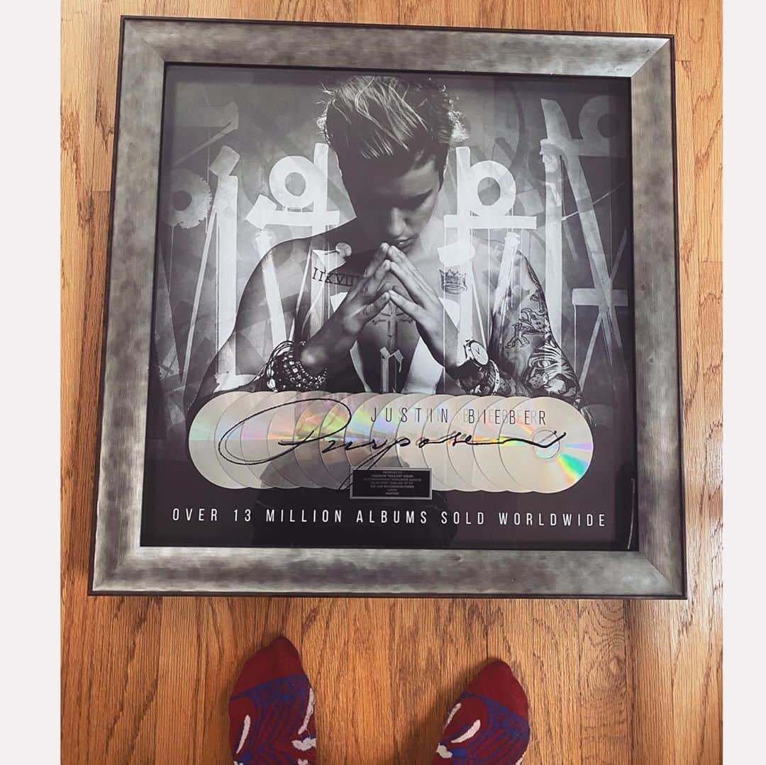 Maejorさんのインスタグラム写真 - (MaejorInstagram)「God is Good! This week played my first show with guitar (VR) and picked up a new plaque - most people don’t know I produced & wrote for/with majority of the artists you hear on the radio today 📡🖤〰️」10月10日 1時55分 - maejor