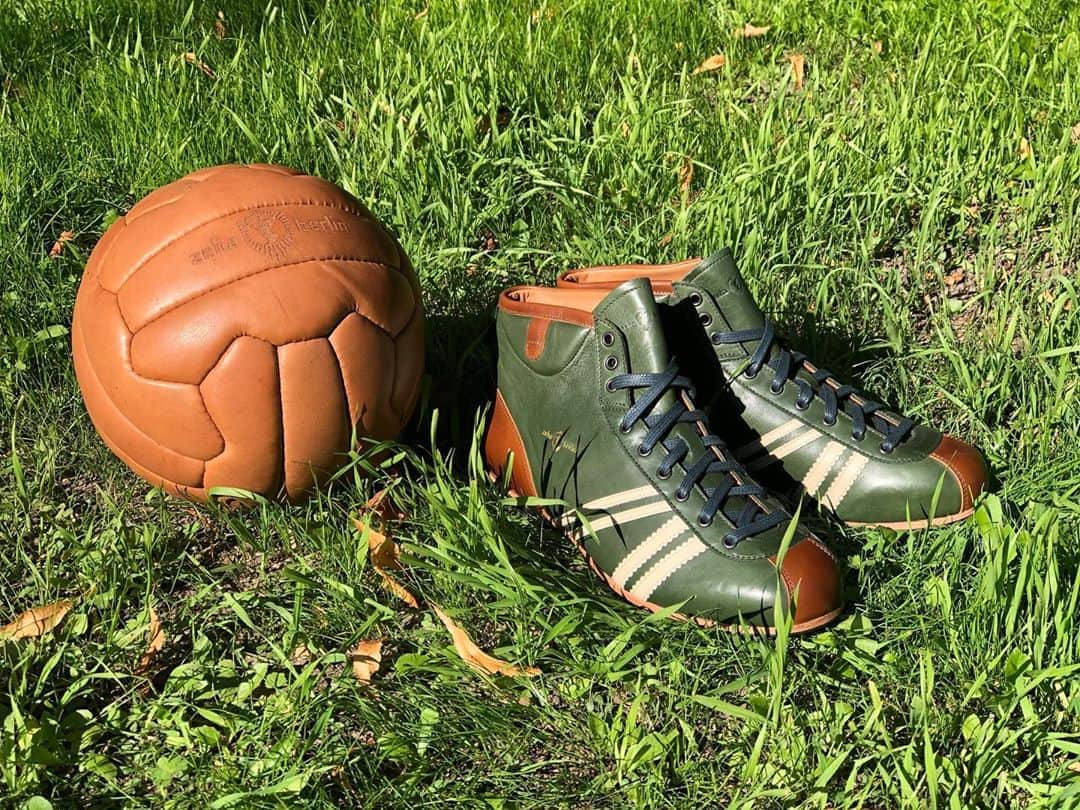 のインスタグラム：「New in Store & online Shop !!! Carl Hässner DERBY New Collection AW 20/21 #zehaberlin #zeha #sneakeraddict #sneakers #derby #heritage #fussball #vintagesportswear #soccer #fussbalschuhe #sport #vintagesport #calcio #sport #berlin #pictureoftheday #oldgermanbrand #berlinstyle #shoes #scarpe #calzature #luxurysneakers」