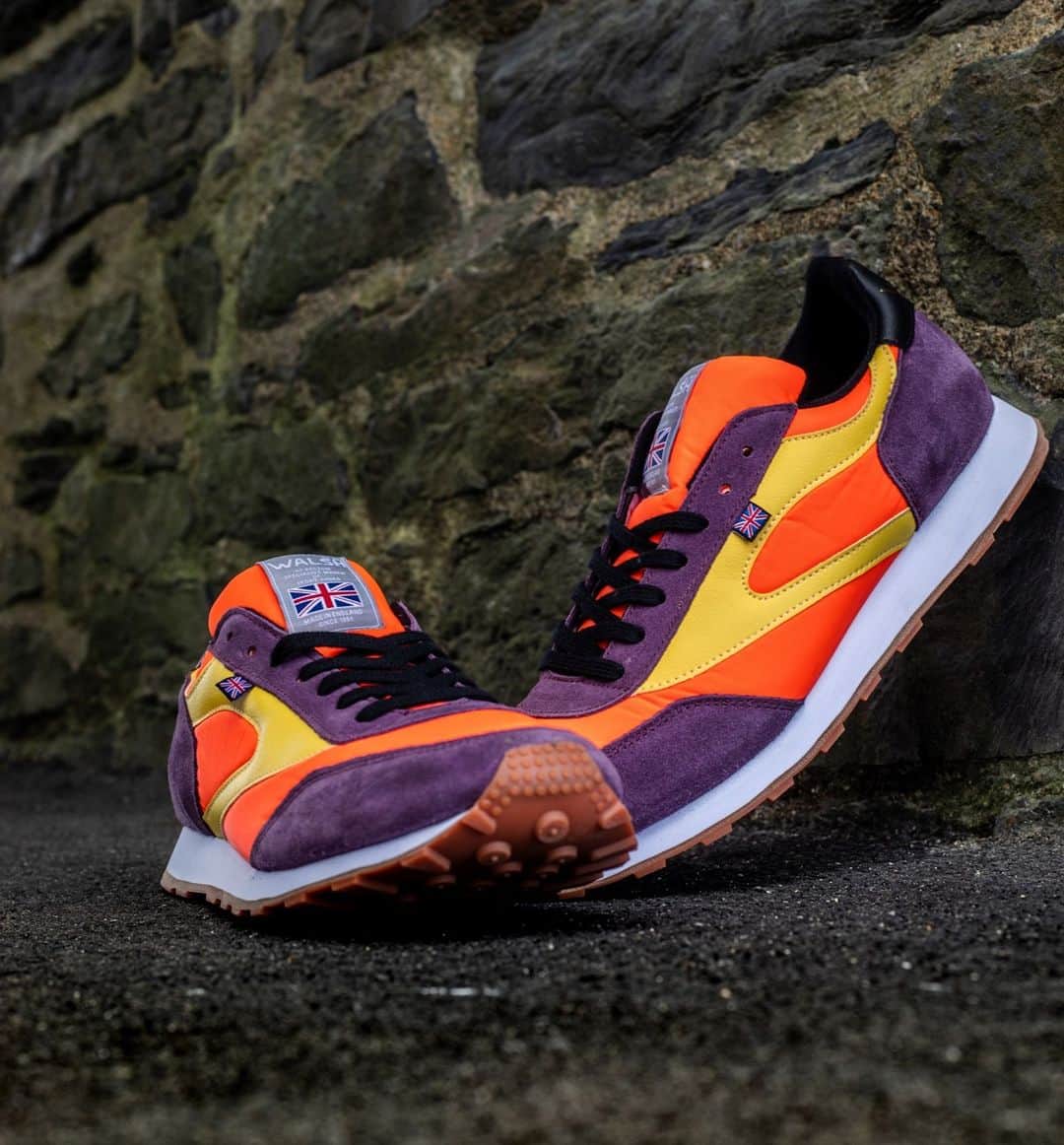 ウォルシュのインスタグラム：「The Horwich Orange, we say no more. Online now 🙌 . . . #normanwalshuk #normanwalsh #britishmanufacturing #madeinbritain #ukmfg #shoes #footwear #sneakers」