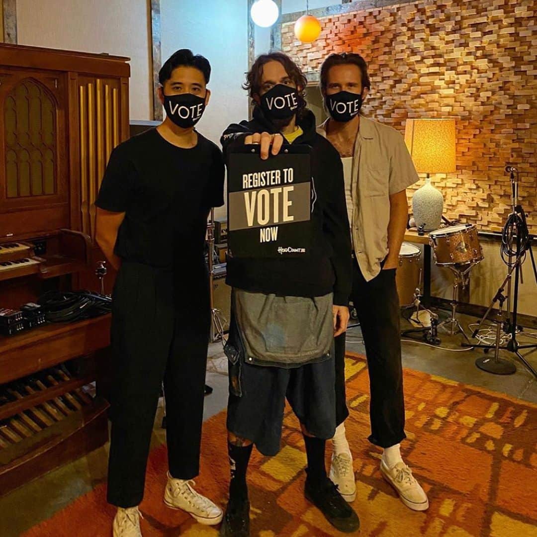 ASCAPさんのインスタグラム写真 - (ASCAPInstagram)「Interuppting your studio session to remind you the election is 25 days away & to register to #VOTE! Link in bio! Swipe left to see what deadlines are coming up.   📸  of our friends in @sirsly #ASCAPCitizen @headcountorg」10月10日 2時19分 - ascap