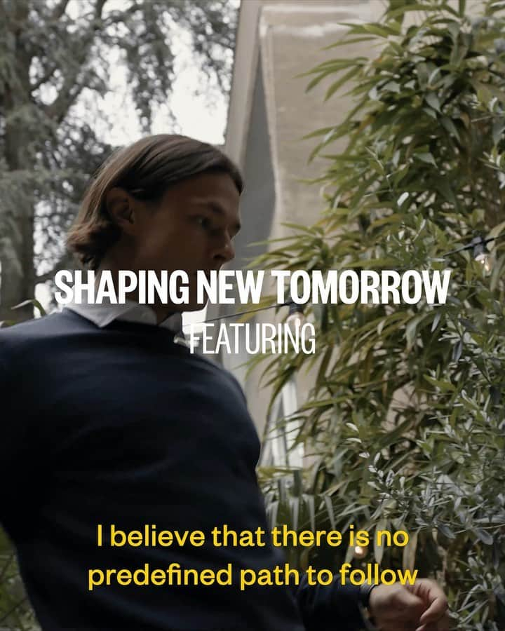 ニコ・シュルツのインスタグラム：「Always Chase Your Dreams 💫  #shapingnewtomorrow #stretchfurther」