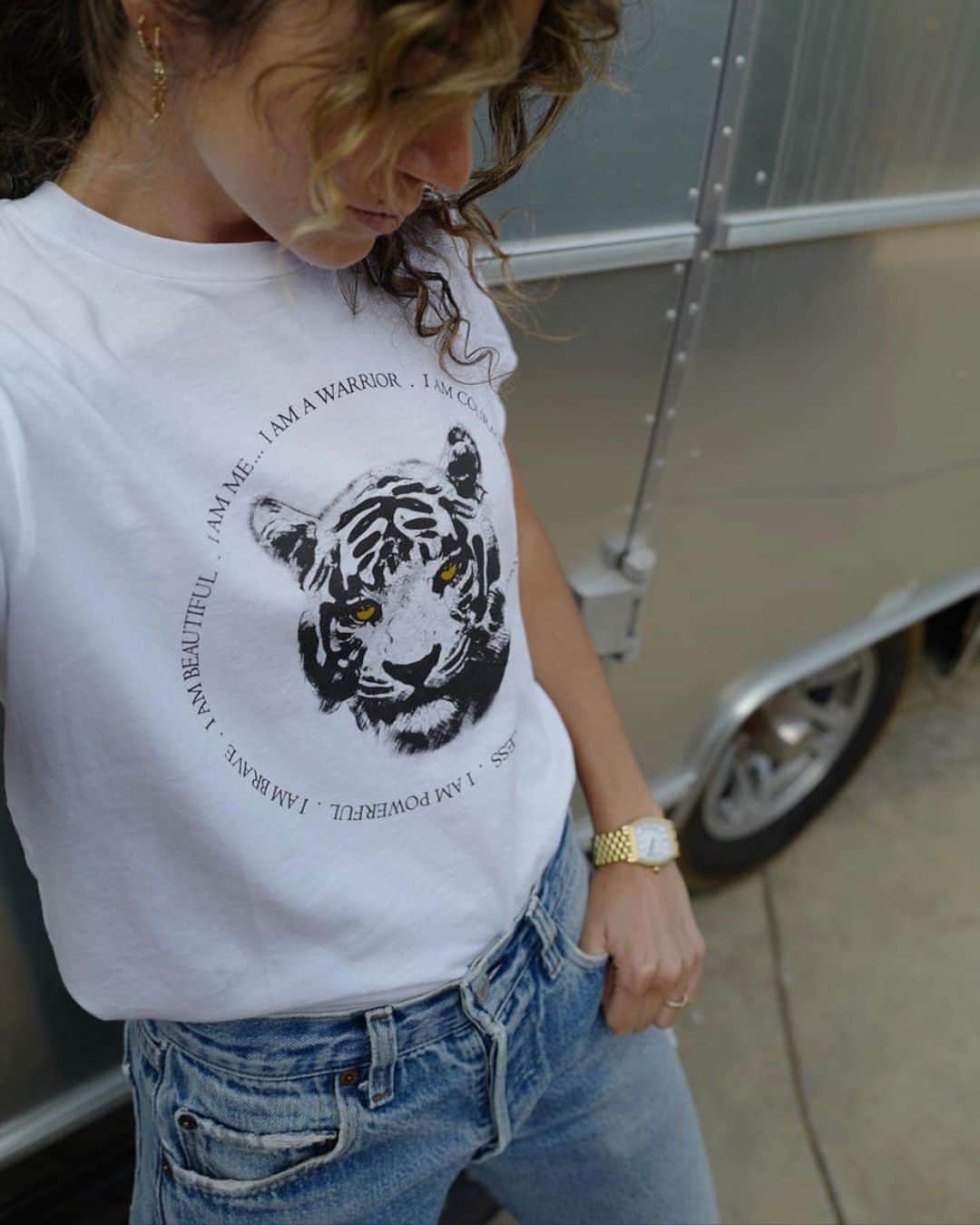 レイチェル・ゾーのインスタグラム：「Sharing two of my favorite #superwomen and ultimate #warrior angels @nikkireed and @swrightolsen wearing my @shoprachelzoe tee with 100 percent of proceeds going to @bcrfcure 💗 ...#letsdothis and never give up the  #fight for a cure 💪 XoRZ.」