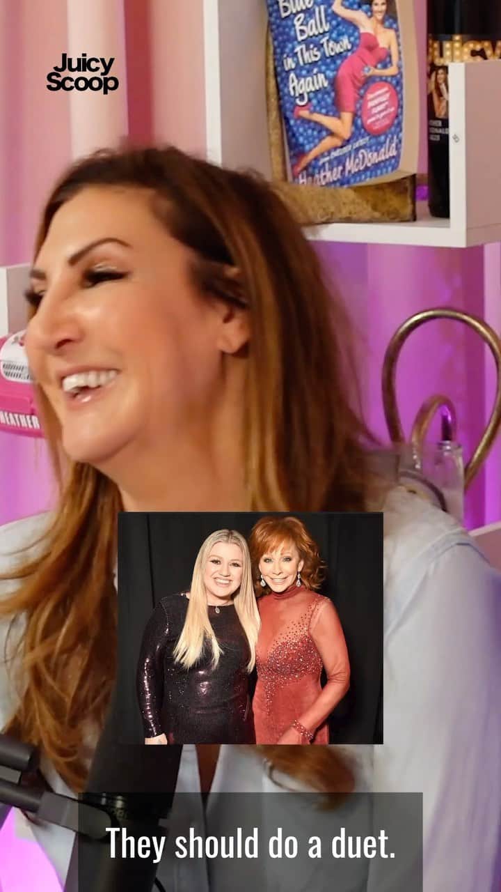 ヘザー・マクドナルドのインスタグラム：「Do you think Reba and Kelly will use any of our song when they do their duet about their father/son ex husbands? Full episode is available on YouTube to watch and laugh along with us! Subscribe!  #kellyclarkson #rebamcentire #comedy #juicyscoop @sarahcolonna1」