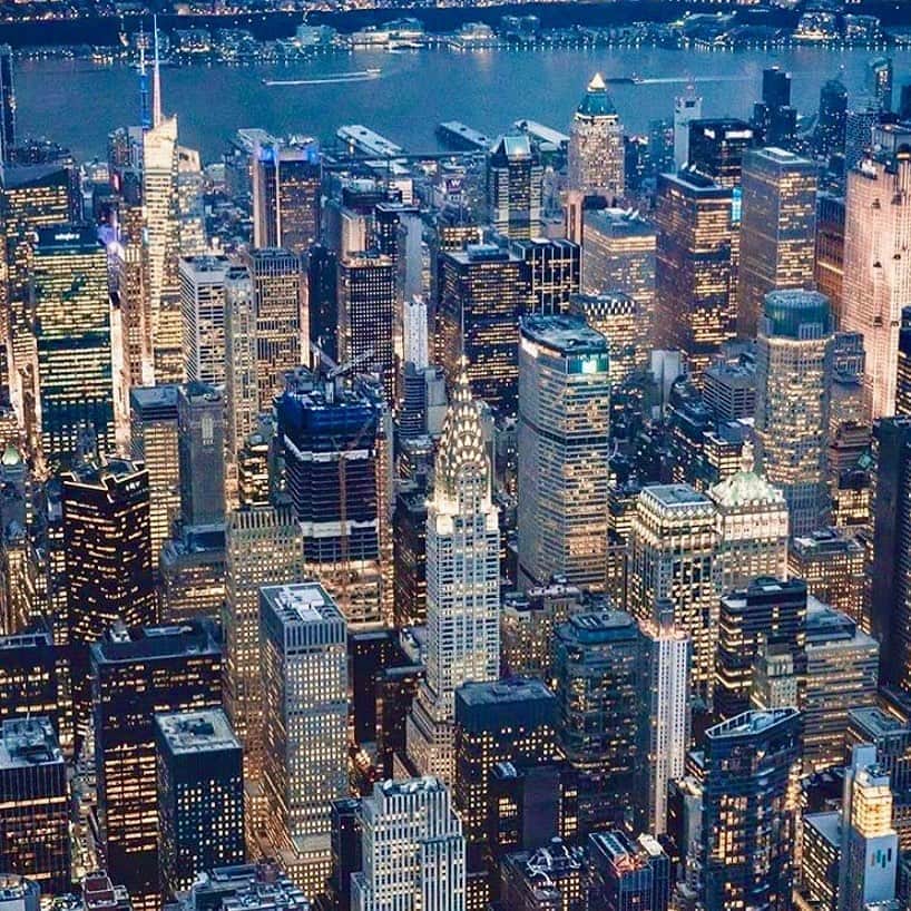 のインスタグラム：「We wouldn’t trade this skyline for any other. Home is where the heart is, we ❤️ NYC. - #nyc, #home, #sachinandbabi」