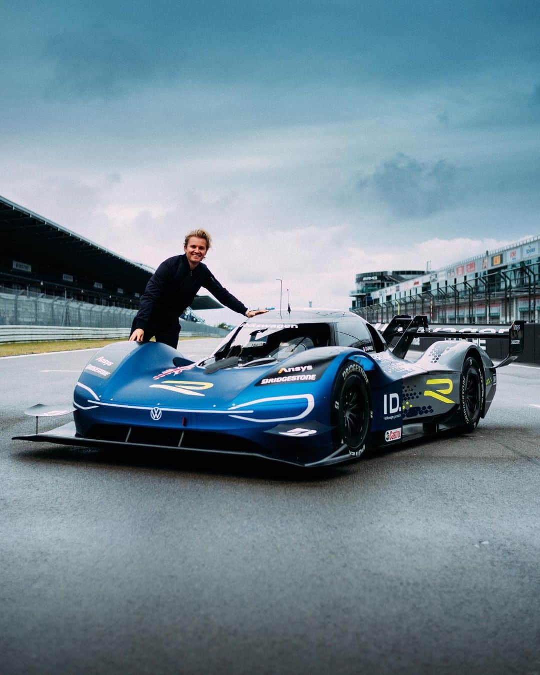 ニコ・ロズベルグのインスタグラム：「What a Day! ⚡ Check out my latest YouTube video to see me racing the Volkswagen ID.R around the Nürburgring – link in BIO!」