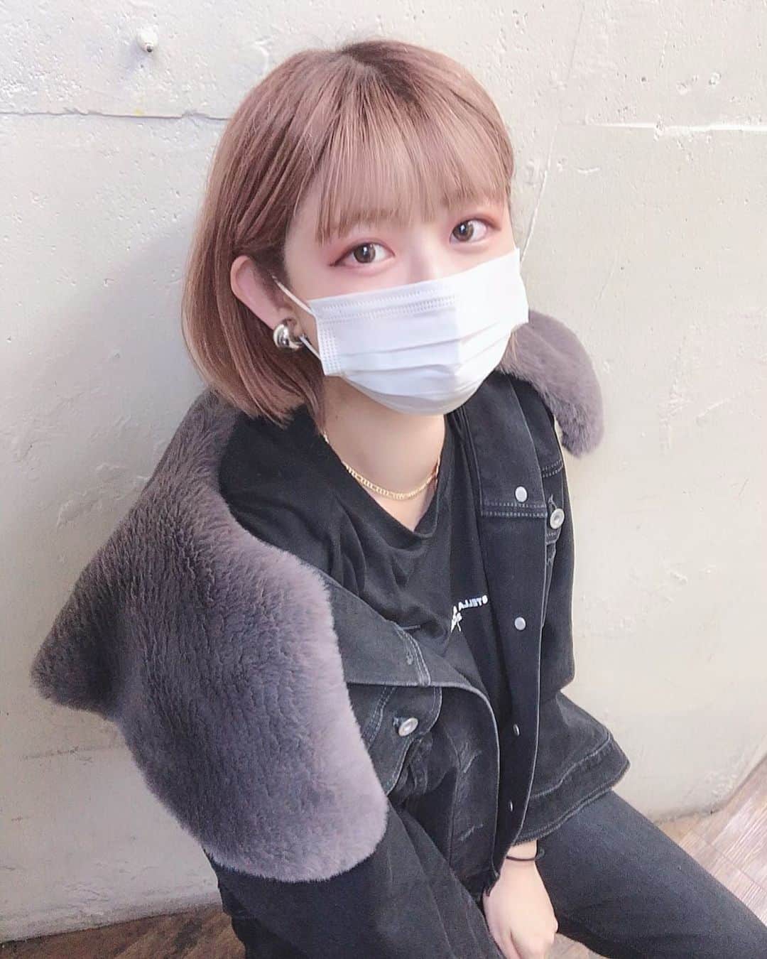 美月リカのインスタグラム：「😙」