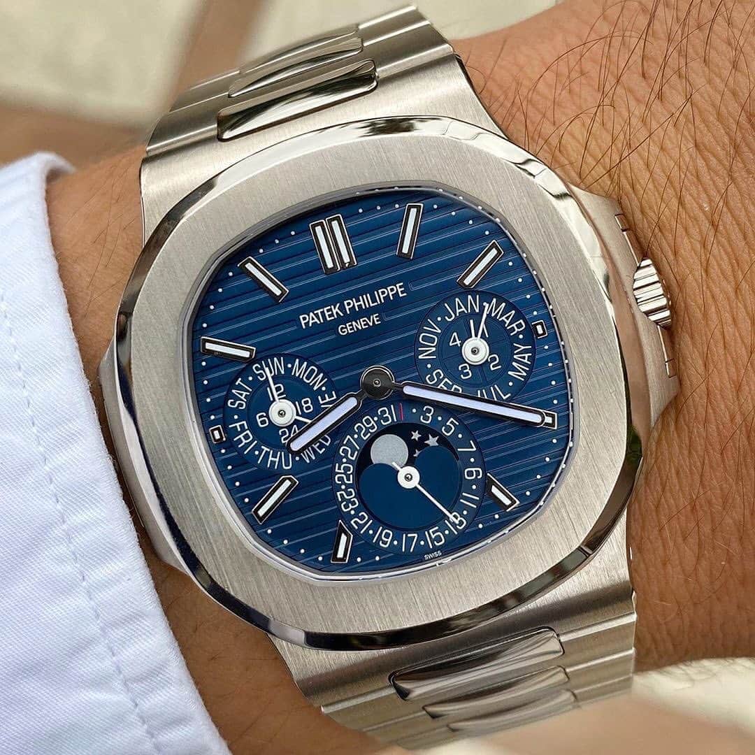 Daily Watchさんのインスタグラム写真 - (Daily WatchInstagram)「Patek Philippe Nautilus Ref 5740G in white gold with blue soleil dial. The first perpetual calendar of the Nautilus family 🔵 Photo by @wantedwatch」10月10日 2時59分 - dailywatch