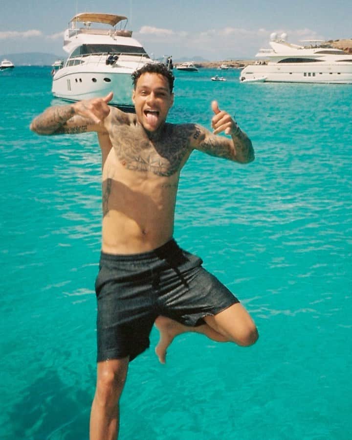 グレゴリー・ファン・デル・ヴィールのインスタグラム：「Summer 2020」