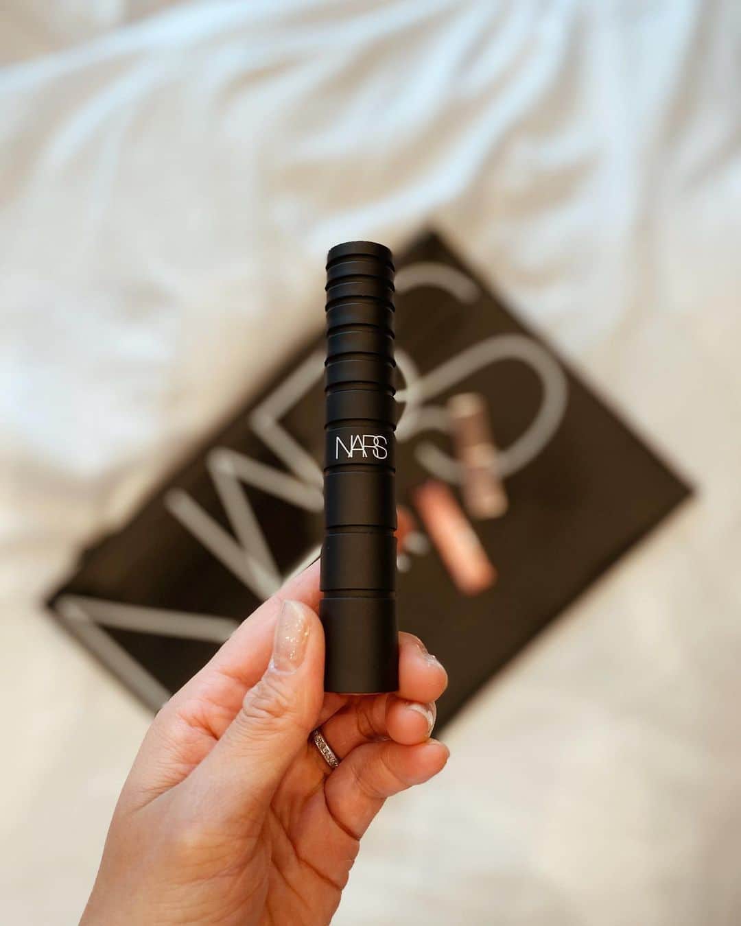 のインスタグラム：「Hello @narsissist ... ・ お湯でoff しっかり繊細に仕上がる。 #クライマックスエクストリームマスカラ#nars #narscosmetics」