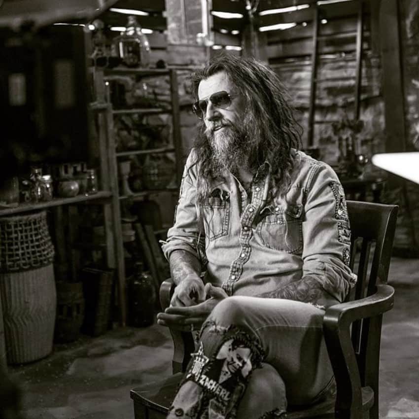 ロブ・ゾンビのインスタグラム：「Tomorrow is the premiere of Eli Roth’s History of Horror! ☠️ I sat down to discuss all things horror again. Check  it out on @amc_tv at 10/9c . #amcnetworks #robzombie #eliroth #historyofhorror」