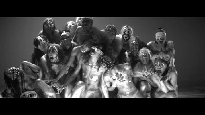 ミゲルのインスタグラム：「GABBER FUNERAL. GO WATCH. LINK IN BIO LOVE YOU 🔪🌹」