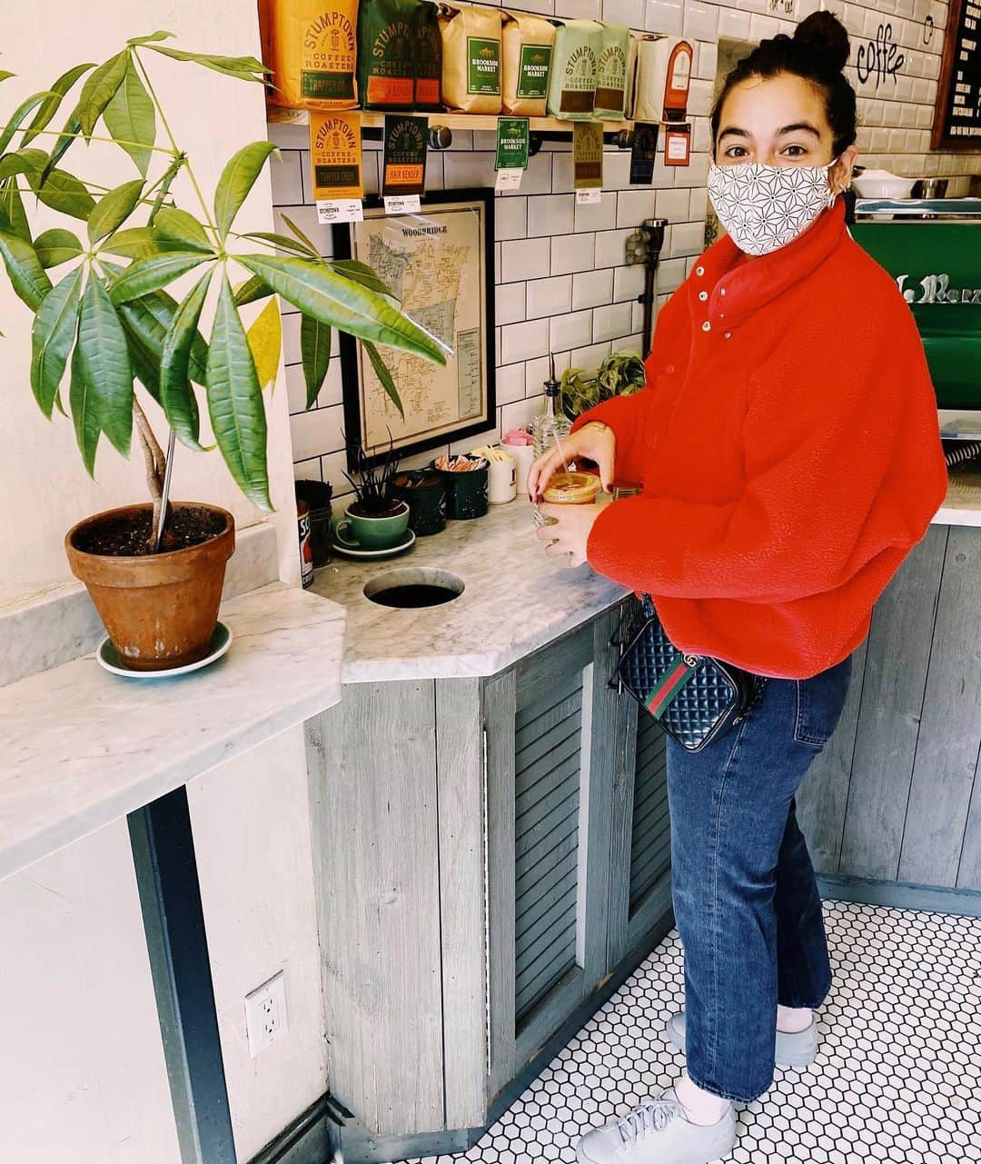 アラナ・マスターソンのインスタグラム：「🍎」