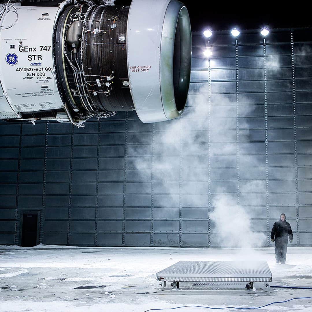 GeneralElectricさんのインスタグラム写真 - (GeneralElectricInstagram)「Colder weather is on the way. If you’re in Winnipeg, Canada, that means ice testing is too.   There, @geaviation test engines are pummeled with sub-zero winds and ice. The harsh conditions on the ground make sure engines are ready to face the elements in the air.  #AVgeek #jetengine #engineering」10月10日 3時38分 - generalelectric
