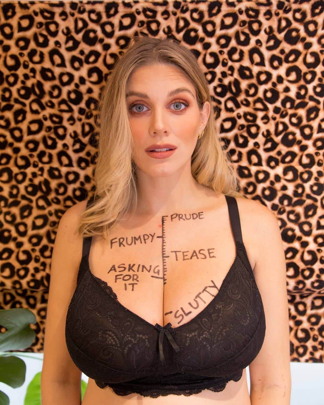 Ashley Jamesさんのインスタグラム写真 - (Ashley JamesInstagram)「Our boobs don't define our morals. 💁🏼‍♀️  I was chatting with a friend who was getting ready to go on a date tonight, and she was panicking about what to wear. She's got big boobs like me, and said she didn't want to look 'slutty' but still wanted to feel sexy.  Why is it we have to worry about people judging how sexual we are based on our boob size? I have spoke to so many people with big boobs who say they cover up to avoid unwanted stares and comments but then feel unsexy in themselves from feeling like they have to wear unflattering clothing. Who relates to this?  I remember being as young as 14 and being asked by teachers to change my clothes as they were 'inappropriate' and would attract unwanted attention - sometimes it was even just a vest top. My friends would wear the same clothes and get away with it. This had such an impact on me as a child, as it taught me to feel ashamed of my body. Like my boobs were the issue and not other people's perceptions and behaviours. I wish boys were taught to respect girls, instead being taught to cover up.   I started to cover my body up and I remember then being called 'frumpy' by my boyfriend at the time. I felt like I couldn't win.  How many of you relate to getting ready for a night out and feeling really good about yourself, and then one of your girl friends will say something like: "ooo who've you got them out for?", because you're showing the slightest bit of cleavage (sometimes even a vest top!). 💓  It took me years to learn how to love my own body. To wear clothes that flattered me and made me feel good. And to make me realise that if people wanted to judge my sexuality or morals based on my natural body, the issue was theirs and not mine.  I can't wait to raise a son who knows all about respect. 🔊  If, like my friend, you're worrying about what outfit to wear this weekend ... Go with the one that makes YOU feel sexy. Our boobs don't define how sexual we are, and how sexual we are does not define our morals. 💁🏼‍♀️💓 #bigboobproblems #selflove #igot99problemsbutmyboobsaintone」10月10日 3時48分 - ashleylouisejames
