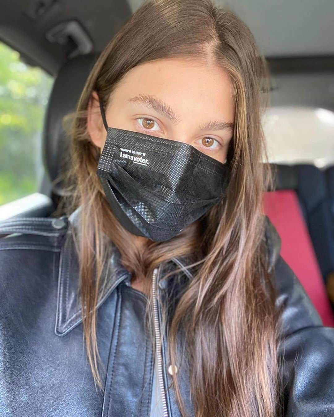 Just Jaredさんのインスタグラム写真 - (Just JaredInstagram)「@camilamorrone goes shopping with her stylist @micahmarcus while wearing her @iamavoter face mask! #CamilaMorrone #iamavoter Photo: Backgrid」10月10日 4時00分 - justjared