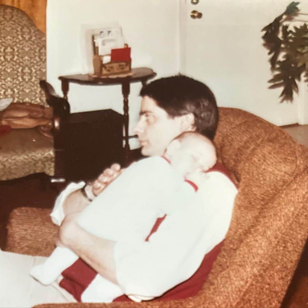 コリン・ドネルのインスタグラム：「It’s my birthday today so here’s a #fbf to when I was a teeny tiny tot. Now I’m the one doing the holding and it’s been so special thanks to @pattimurin & Cecily and all the friends & family that have reached out.  I have a very short birthday wish list for all y’all out there in case you wanted to get me something❤️  1) Love yourself a little harder today. 2) Tell a friend or your family that you love them today. They probably know it but it feels really great to hear it anyway. 3) Spread some kindness around. Here’s some suggestions: Donate to a charity or an arts program (if you can!), tell someone about an awesome song you just heard (ahem @thenineteentwenty ), remind someone they’re not alone, give someone a book you loved (Patti’s favorite)...the list is infinite and it doesn’t have to be grand or expensive. It’ll mean something cause it’s coming from you.  That’s really all. Thanks for all the love today, it means a lot ❤️」