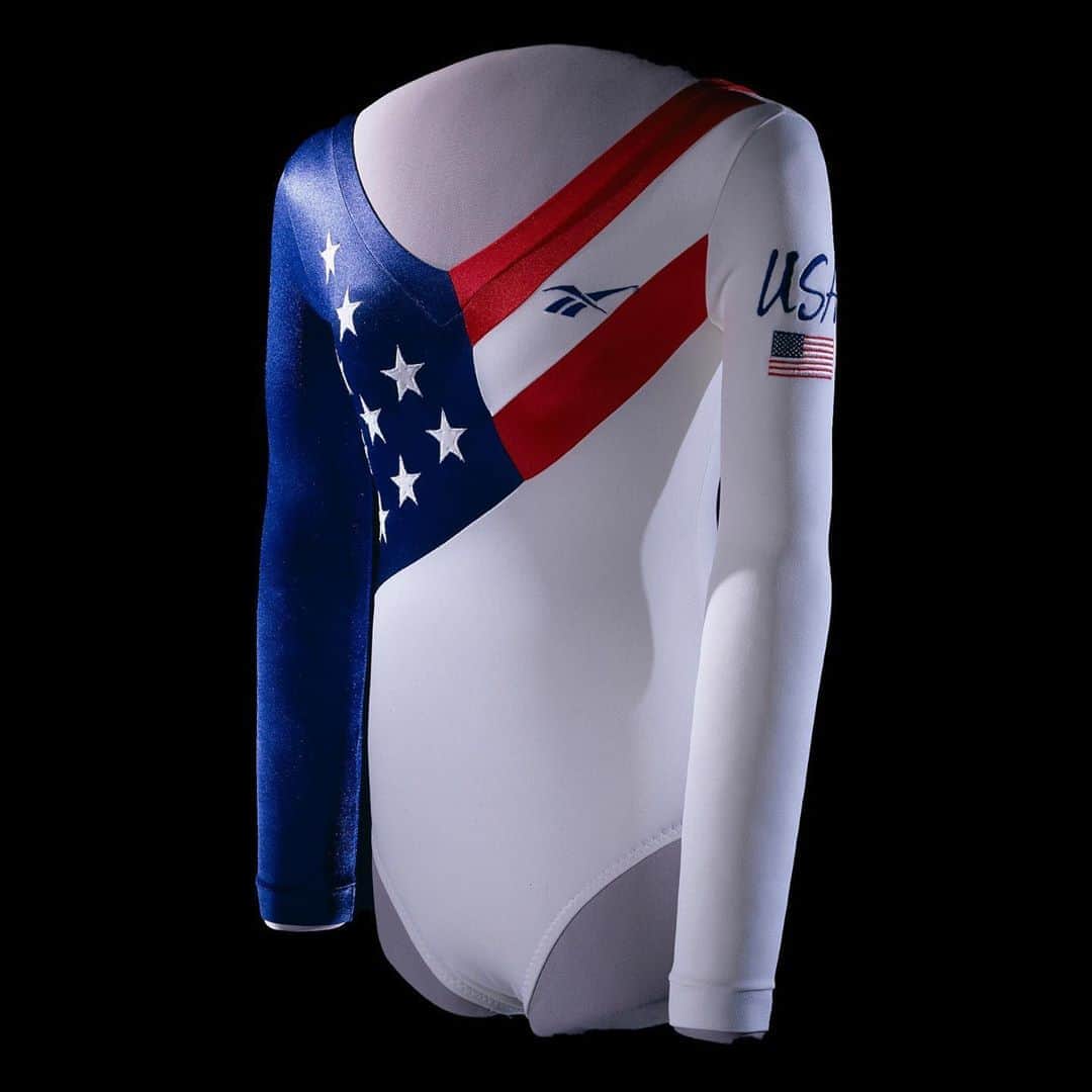 のインスタグラム：「Dominique Dawes began her Olympic career at the age of 15. She wore this gymnastics leotard at the 1996 Summer Olympic games in Atlanta, where she was a member of the gold-medal winning "Magnificent Seven." The 1996 Olympics marked a pivot point in women's sports as girls raised under Title IX brought home the most medals in what would become known "The Summer of Women."   Dawes began taking gymnastics classes at age 6 and started planning to reach the Olympics at a young age. As she later remarked, "[e]leven years old is not an early age to set your sight on the Olympics for a gymnast because we normally peak in high school." For girls like Dawes, athleticism opened a door to self-expression. Dawes remembered that gymnastics taught her to dream and to find a way to achieve all that she was capable of. As a gymnast, Dawes became famous for her back-to-back tumbling passes on the floor exercise. She eventually won four medals in three Olympics.   Girls have always played sports, from all-girls baseball teams in the 1800s through pick-up games that occur in every neighborhood. Yet they faced cultural barriers (the idea that girls were not athletic) and structural barriers that denied them equipment and a place to play. The federal government changed that in 1972 when it added Title IX to the Civil Rights Act and barred discrimination based on sex and race. Adequate resources challenged beliefs that girls could not play.   Dominique Dawes's story and leotard will be on display in our new exhibition, Girlhood: It's complicated, opening in person and online this today, October 09: s.si.edu/girlhood   Want to take a closer look at Dawes’s Olympic leotard? Beginning today, you can explore this and many other objects from the show in #3D! Follow the link in our bio to visit @smithsonian3d’s site and take an interactive tour of the 3D model: https://s.si.edu/2SFTTmi   #AmericanHistory #GirlhoodHistory #GirlHistory #Girlhood #WomensHistory #AfricanAmericanHistory #BlackHistory  #SportsHistory  Girlhood: It's complicated received support from the Smithsonian American Women’s History Initiative. #BecauseOfHerStory」