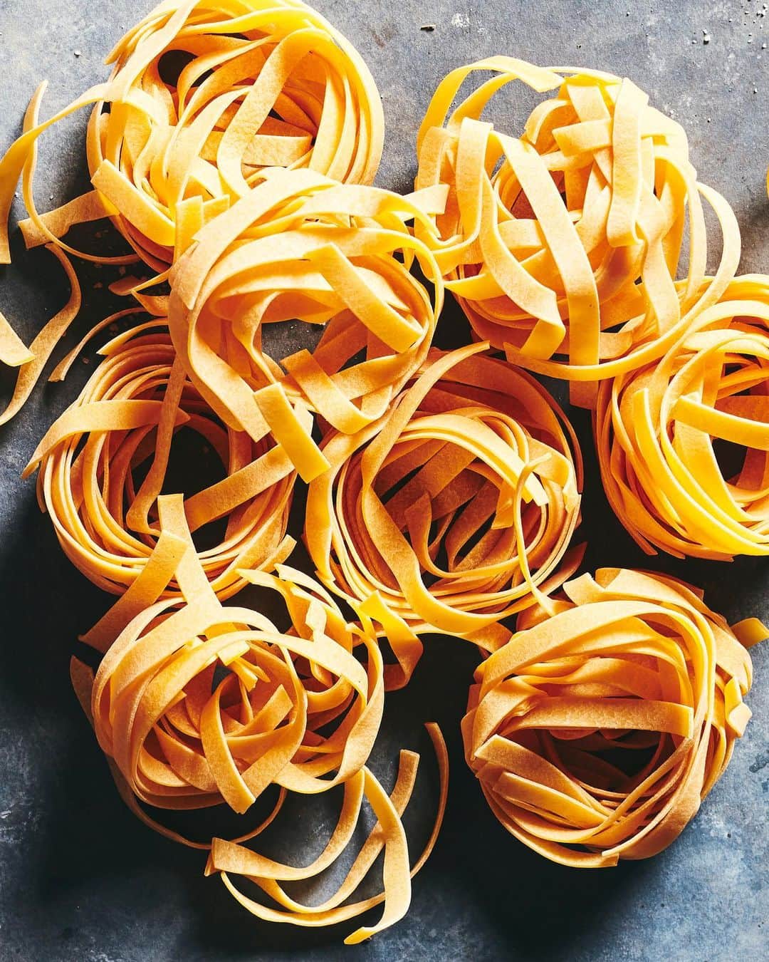 Gaby Dalkinさんのインスタグラム写真 - (Gaby DalkinInstagram)「Come hop along the carb train with me and lets talk about the most perfect fall meal! This creamy butternut squash pasta has been on repeat the last few weeks! I made a giant batch of the sauce before our kitchen got whacked out and added it to some freshly cooked @delallofoods egg pasta because IT'S THE RIGHT THING TO DO. Also if you're like, what's the difference between regular pasta and egg pasta - simple, it's a high ratio of eggs in the egg pasta which makes them a little more decadent! Get on board! xx https://whatsgabycooking.com/creamy-butternut-squash-pasta/ 💛」10月10日 4時14分 - whatsgabycookin