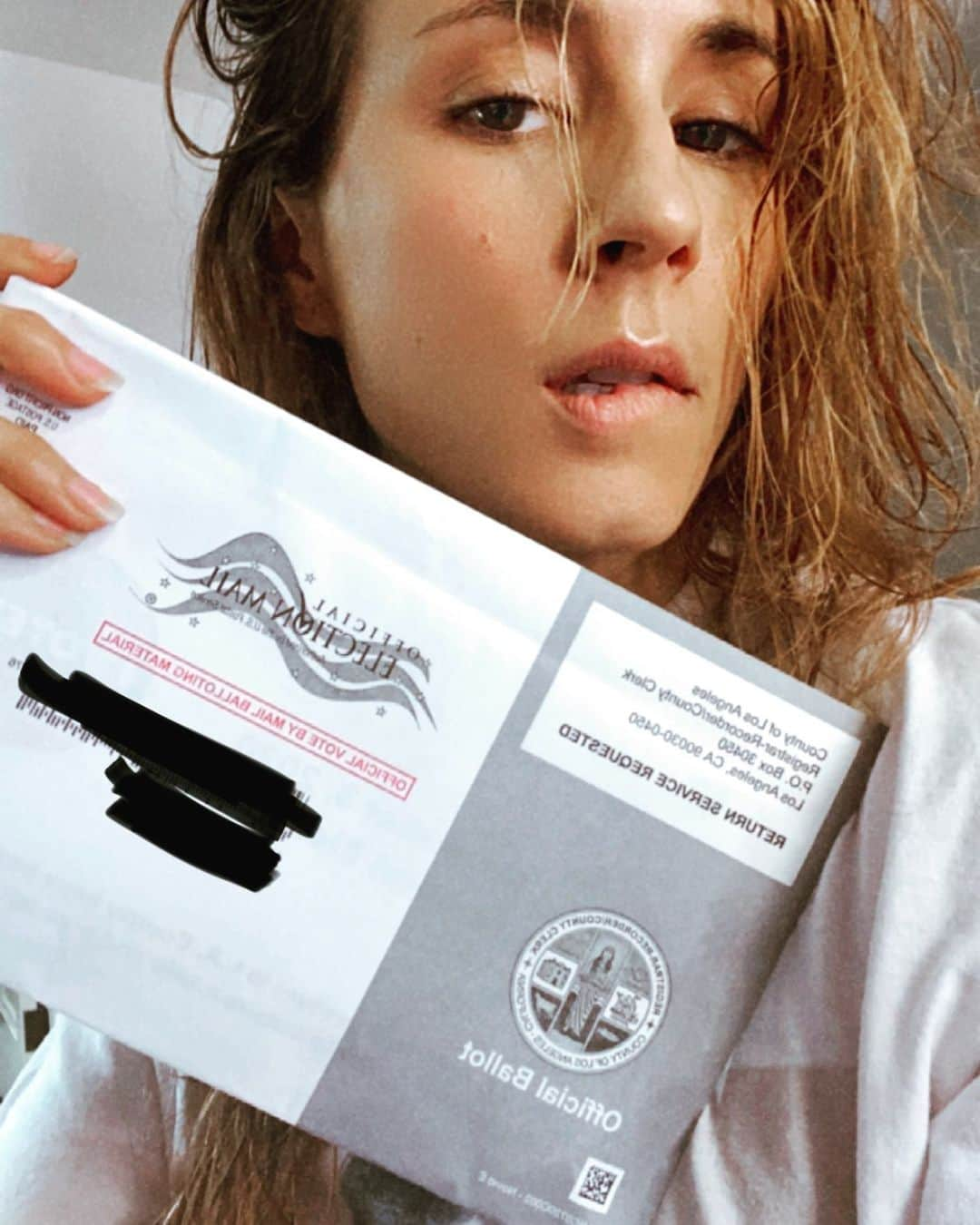 トローヤン・ベリサリオさんのインスタグラム写真 - (トローヤン・ベリサリオInstagram)「You know what really turns me on? Voting. Voting early... voting by mail... in person... oh. No matter how you like to do it. Just do it. (Link in bio)」10月10日 4時15分 - sleepinthegardn