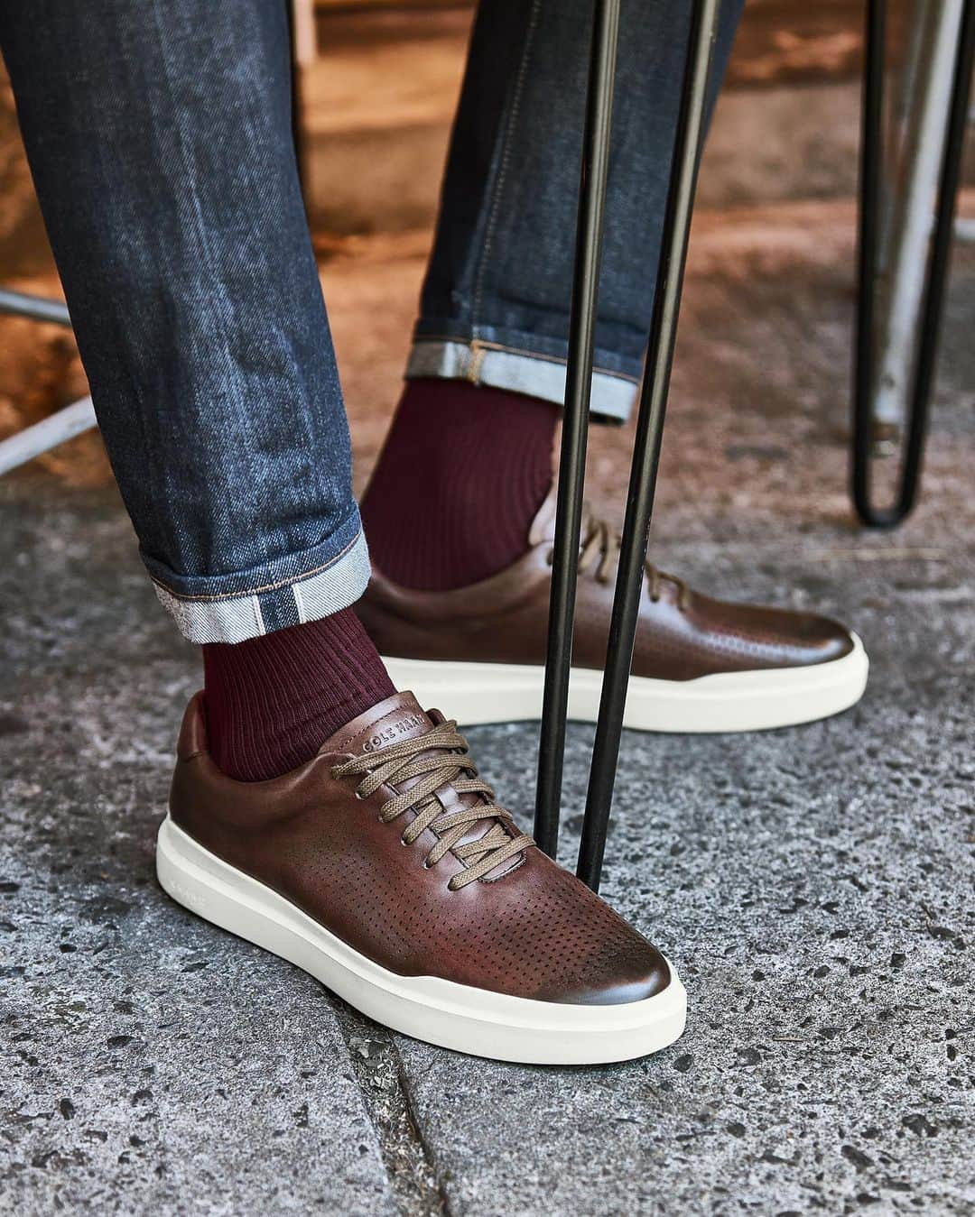 Cole Haanのインスタグラム：「For the rest of the month, we're celebrating Cole Haan members with exclusive perks and discounts. It's our way of saying thanks for being part of the community. Membership is 100% free, so join now and reap the benefits forever. Visit our link in bio to learn more.」