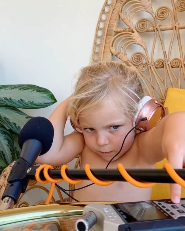 のインスタグラム：「Everyone, meet your new podcast host! She’s been having some technical difficulties with the recorder and it’s unclear at times which language she is speaking but Conversations With Lea Luna will be available on the podcast app any moment now!😆⁣ ⁣ I kid, I kid.... I was setting up to record next weeks show and she asked for some privacy to “record my podcast first”😂 I laughed so hard watching this video later in the day I almost peed my pants. ⁣ ⁣ But ok so apparently I say “sooo” when I record a lot??? Listeners - do I???)😅😅😅 #sooooooo @yogagirlpodcast」