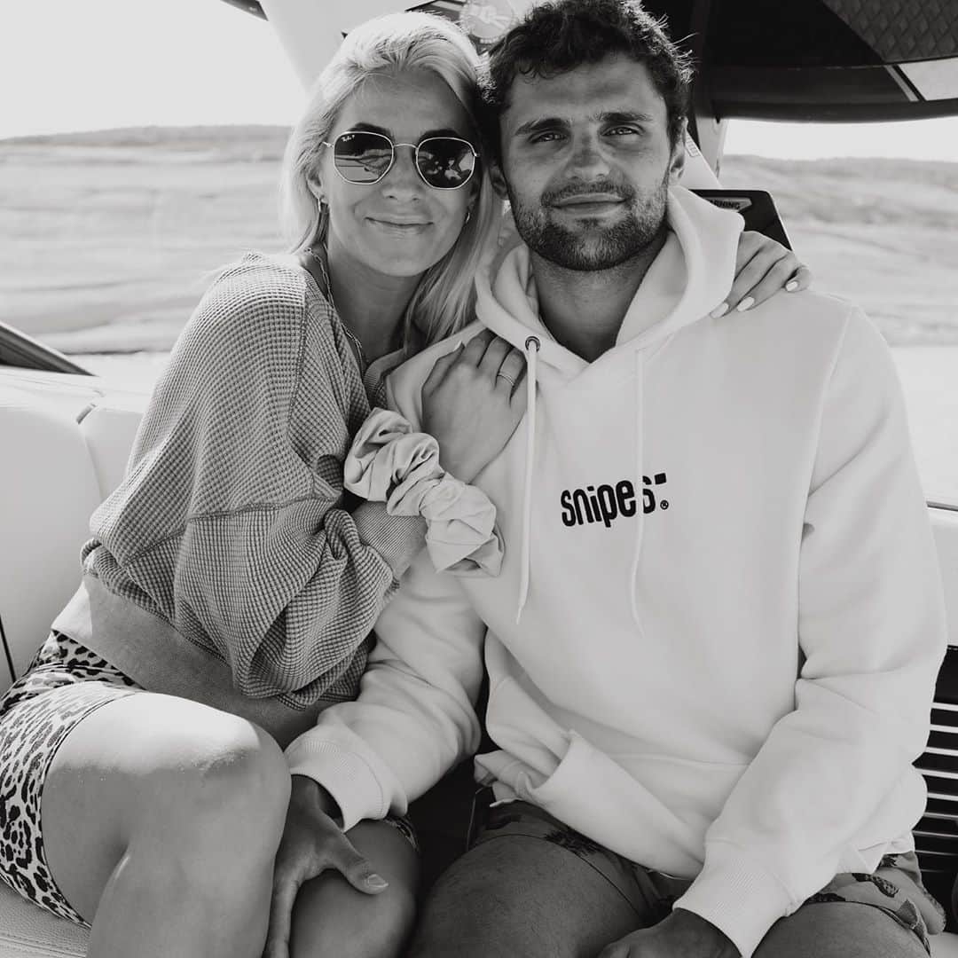 のインスタグラム：「Had an amazing little vacation with the best people!! So grateful for the ones I have around me. Thanks for the invite @tmccallp @1ryanpetersen」
