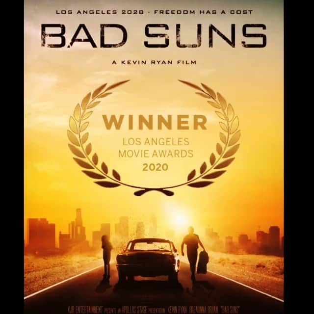 アレクシス・ナップのインスタグラム：「Did a thing a little while ago and now it’s coming back around! Yeeees! Yesterday it was announced that it was selected for #MarinaDelRayFilmFestival & tonight it’s screening for first time at a drive in theatre - posting info on my story, join if u feel called & are in the area!! 🎉🔥🌞🔥🎉  #Repost @kevinjryan ・・・ Very humbling to get recognition for the thousands of hours and immense efforts of so many people on this film. Our journey is only beginning and I am excited to see where we travel. Massive thank you to the Los Angeles Movie Awards for this acknowledgment and all the cast and crew to make this film happen. #happysunday #award @badsunsfilm @breaunnabryan @cheriealexandra @alexisknapp @timvmurphy @peter_la_boy @samkryszek @juniper.post @onnaleeblank @dylan.p.townsend @cmckinlay @facesbyliliana @lewcallihan @ivory.broome @zacharywanzz @unitedagents @woodsidepc」
