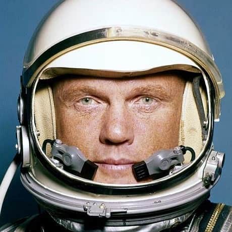 パトリック・J・アダムスのインスタグラム：「Humbled and honored to have had the opportunity to be a part of telling the story of the Mercury 7 and the early days of NASA. John Glenn taught me a lot over the course of this shoot and I’m so grateful to finally be able to share it with the world. Check out #therightstuffseries on @disneyplus - first two episodes available for streaming today. Enjoy.」