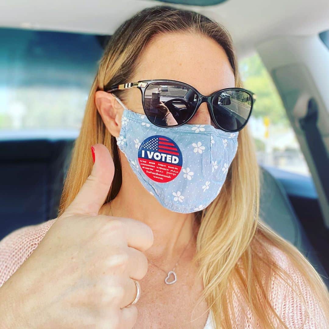 ジェリー・ライアンのインスタグラム：「Just dropped my ballot in the ballot box! PLEASE VOTE (early, if possible)!! #voteforchange」