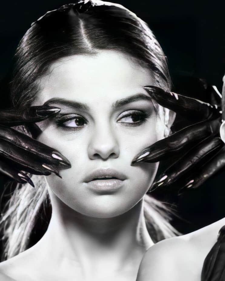 Always With Selenaのインスタグラム：「REVIVAL, the best time of my life」