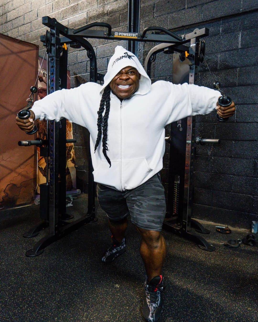 カイ・グリーンのインスタグラム：「Looking to pack on muscle, but don’t have the time or access to a gym? No need to worry my friends @powertecfitness have got you covered even during these different times!! For over the last 20 years #powertec has been able to create multifunctional machines that provide excellent range of motion, and designed specifically to provide a unique expansion from your standard gym equipment.  From this photo above and from all the powerguy/powerwoman training videos we bring to you, we catch a glimpse of how this equipment can be put to best use. I’m talking being able to train your chest right in the comfort of your own home or work space....now that’s something to flex about! Powertec equipment is the ideal choice for those looking to isolate and maximize each muscle group while reaching your best training sessions in record time. .. 💪🏾Go Check Out All The Equipment At Powertec.com」